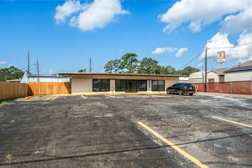 909 Houston Street, Conroe, TX 77301 - #1