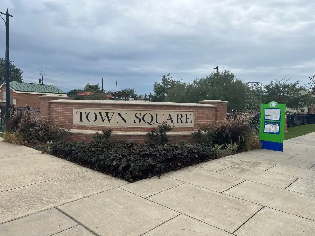 112 W Texas Avenue, Baytown, TX 77520 - #1