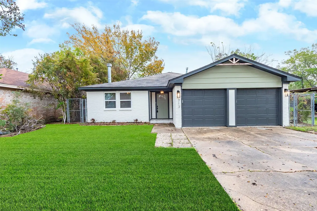 713 S 7th Street, La Porte, TX 77571 - #1