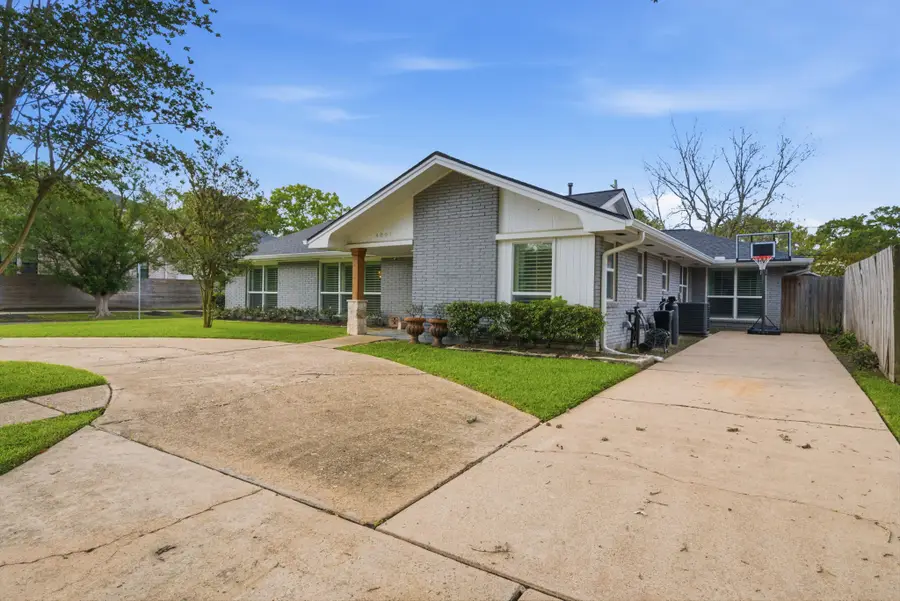 4801 Willowbend Boulevard, Houston, TX 77035 - #3