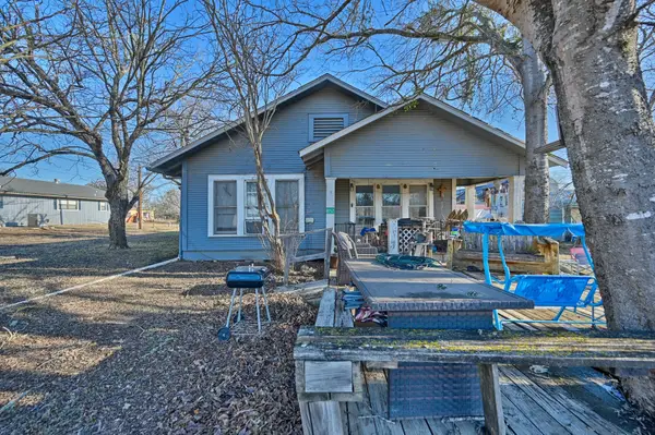 8152 Fm 141, Dime Box, TX 77853