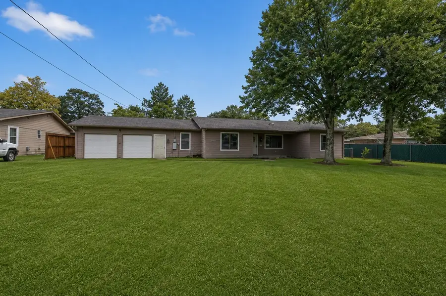 217 N Holly Avenue, Cleveland, TX 77327 - #2