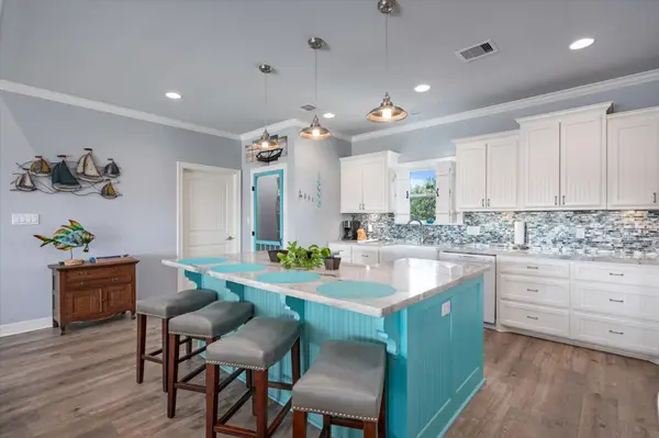 1951 Avenue F, Crystal Beach, TX 77650