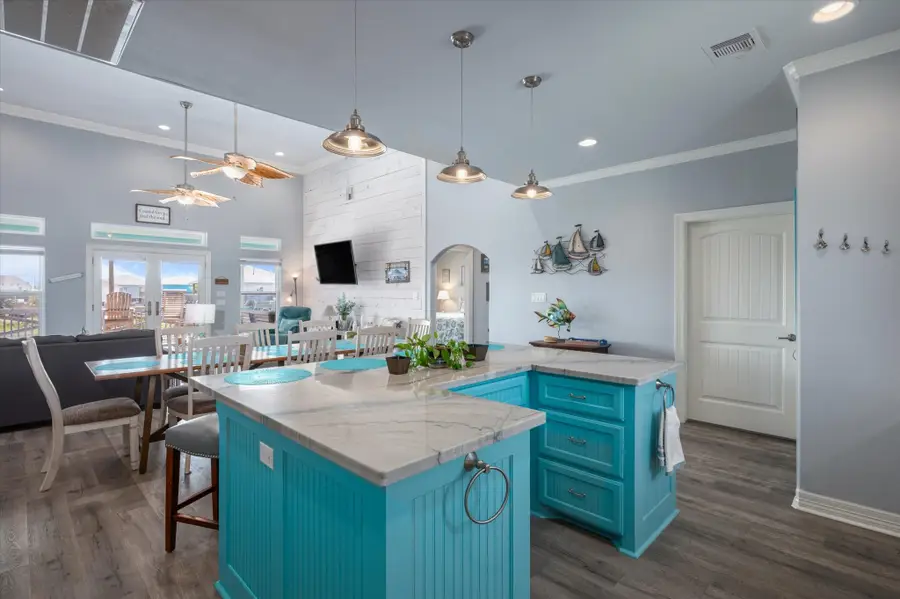 1951 Avenue F, Crystal Beach, TX 77650 - Image #2