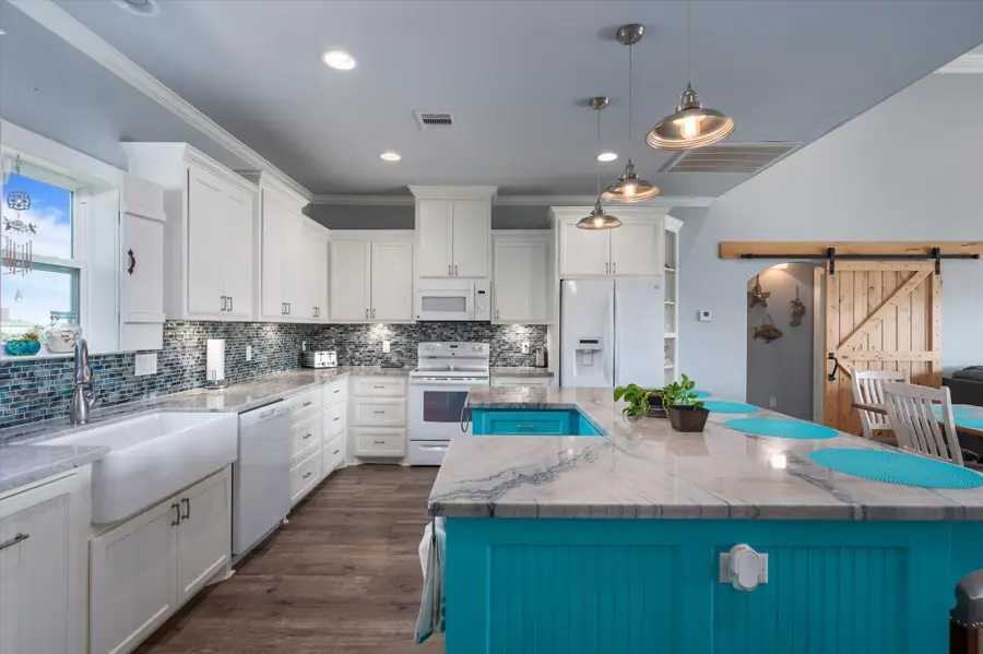 1951 Avenue F, Crystal Beach, TX 77650 - Image #3