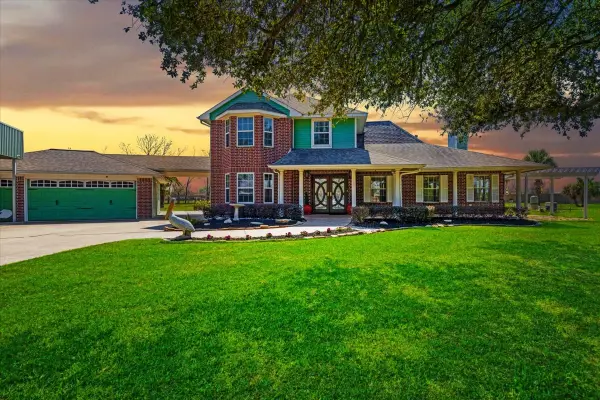 2203 Lomax Dr, La Porte, TX 77571