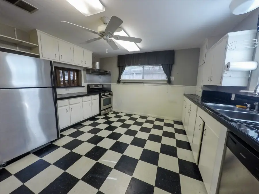 1021 Nadine Street, Houston, TX 77009 - Image #3