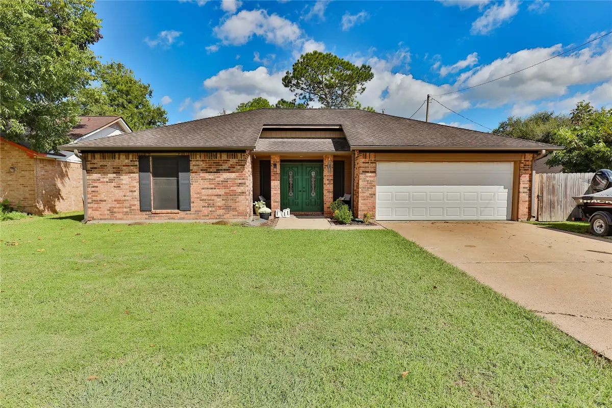 1 Shallowbrook Street, Angleton, TX 77515 - Image #1