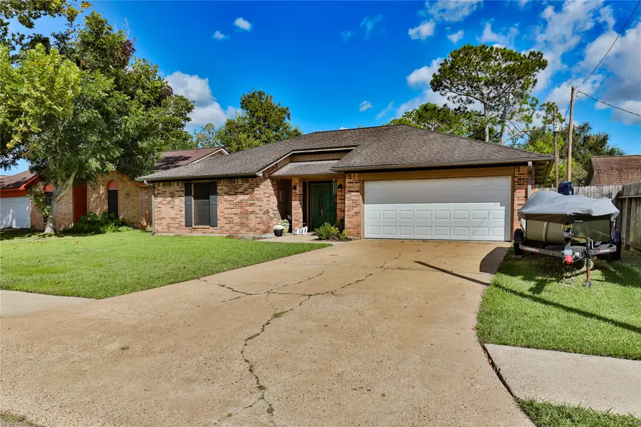 1 Shallowbrook Street, Angleton, TX 77515 - Image #2