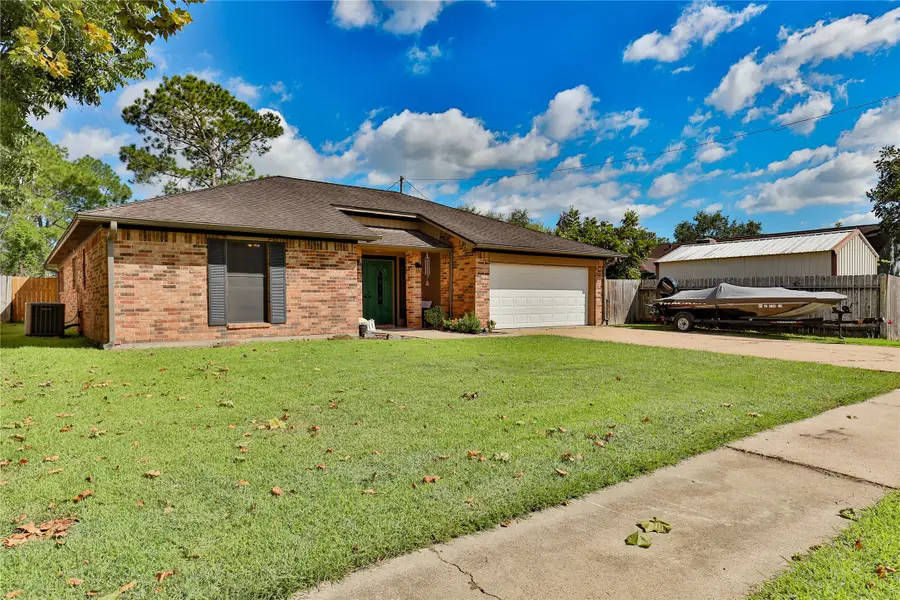 1 Shallowbrook Street, Angleton, TX 77515 - Image #3