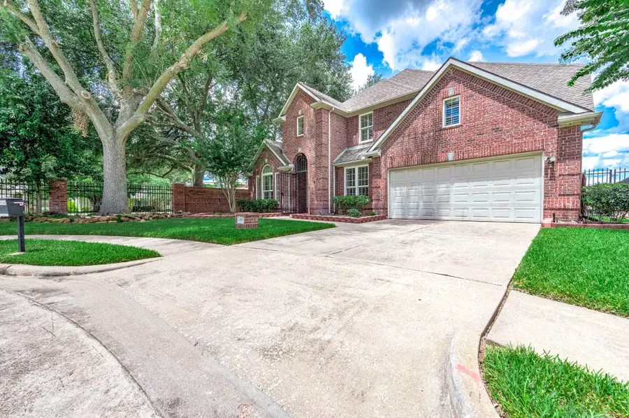 203 Bay Bridge Drive, Sugar Land, TX 77478 - #2