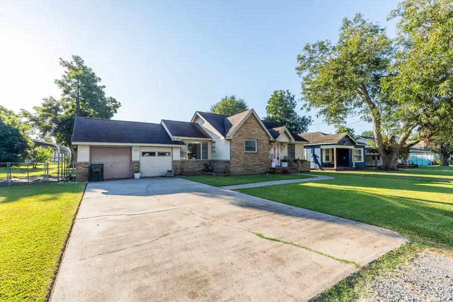 6438 Washington Street, Groves, TX 77619 - Image #2