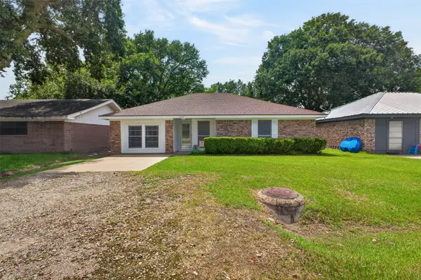 1320 W Palm Drive, Winnie, TX 77665