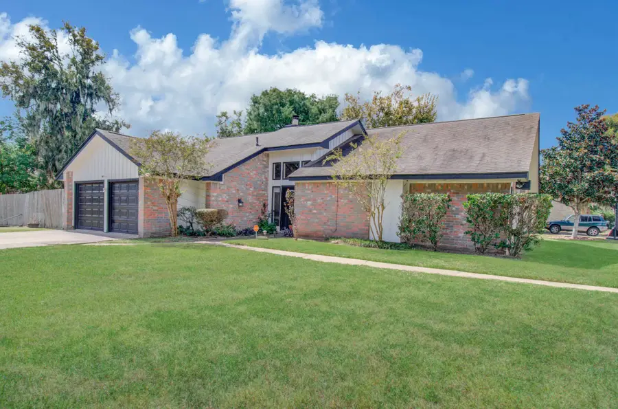 338 Banyan Street, Lake Jackson, TX 77566 - #2