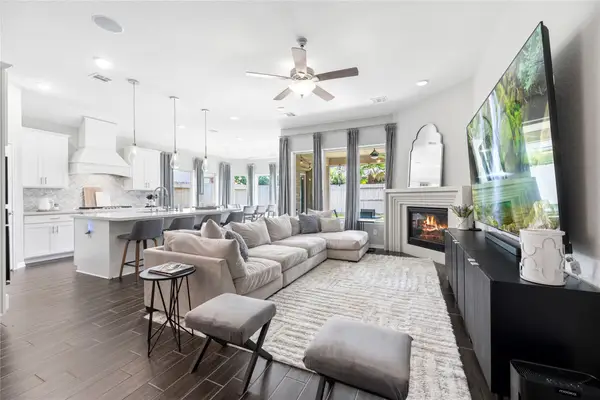 10819 Crestwood Point Circle, Cypress, TX 77433