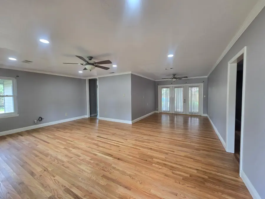 401 E Dumble Street, Alvin, TX 77511 - #3