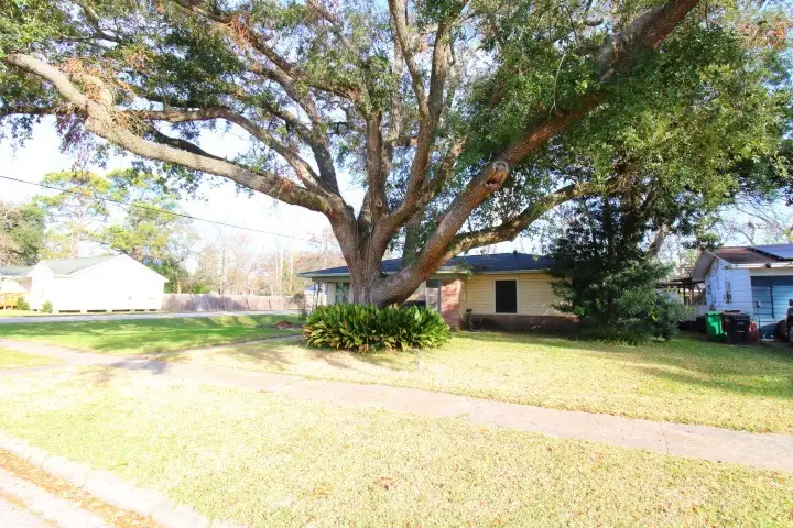 1300 Jefferson Street, Baytown, TX 77520 - Image #2