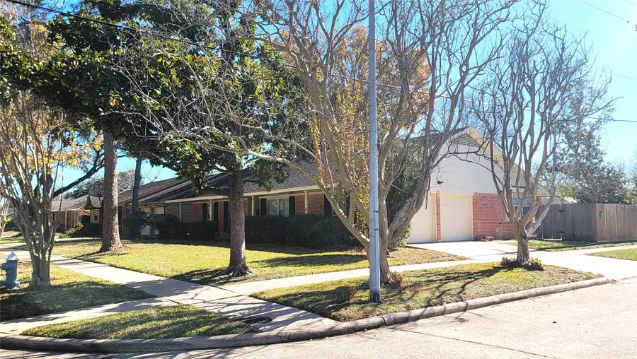 8527 Edgemoor Drive, Houston, TX 77036 - Image #2