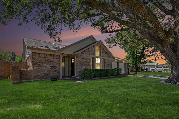 1705 E Baker Road, Baytown, TX 77521