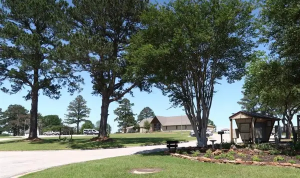 64 Westwood Drive E, Trinity, TX 75862