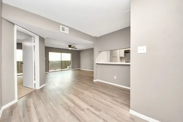 3015 Walnut Bend Ln #32, Houston, TX 77042