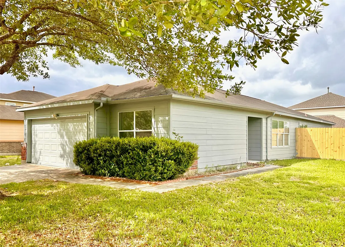 8202 Radial Court, Rosharon, TX 77583 - #1