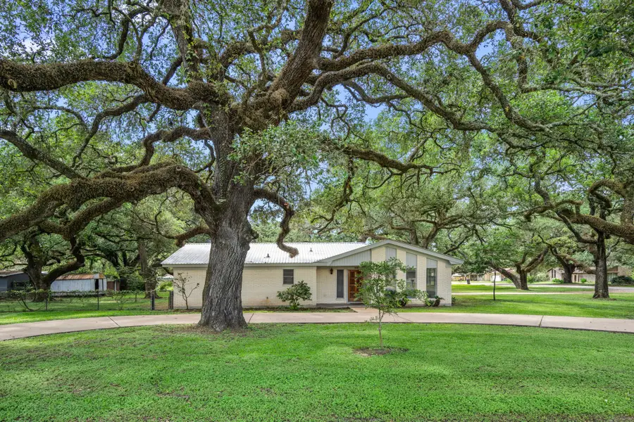 103 King Drive, Columbus, TX 78934 - #2