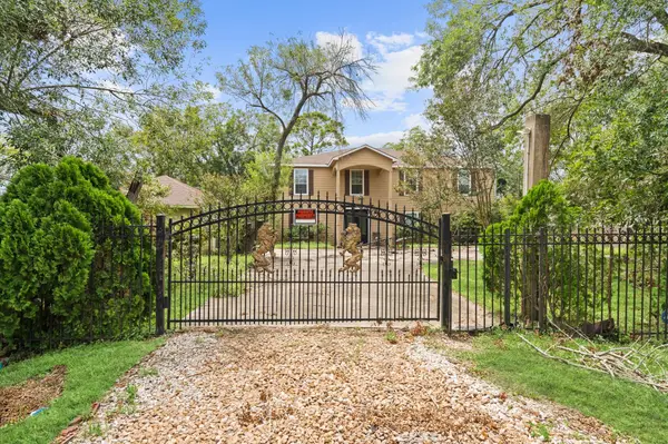715 Elm Street, Fresno, TX 77545