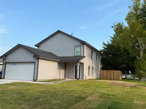 1327 5th Avenue N, Texas City, TX 77590