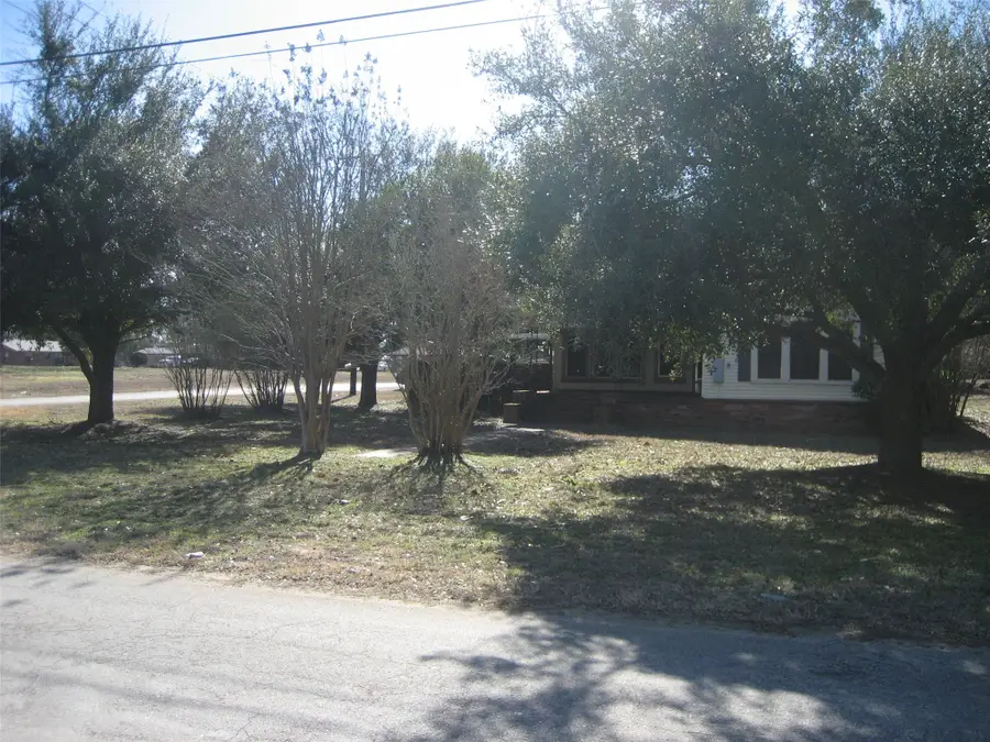 211 S Olive Street, Grapeland, TX 75844 - #2