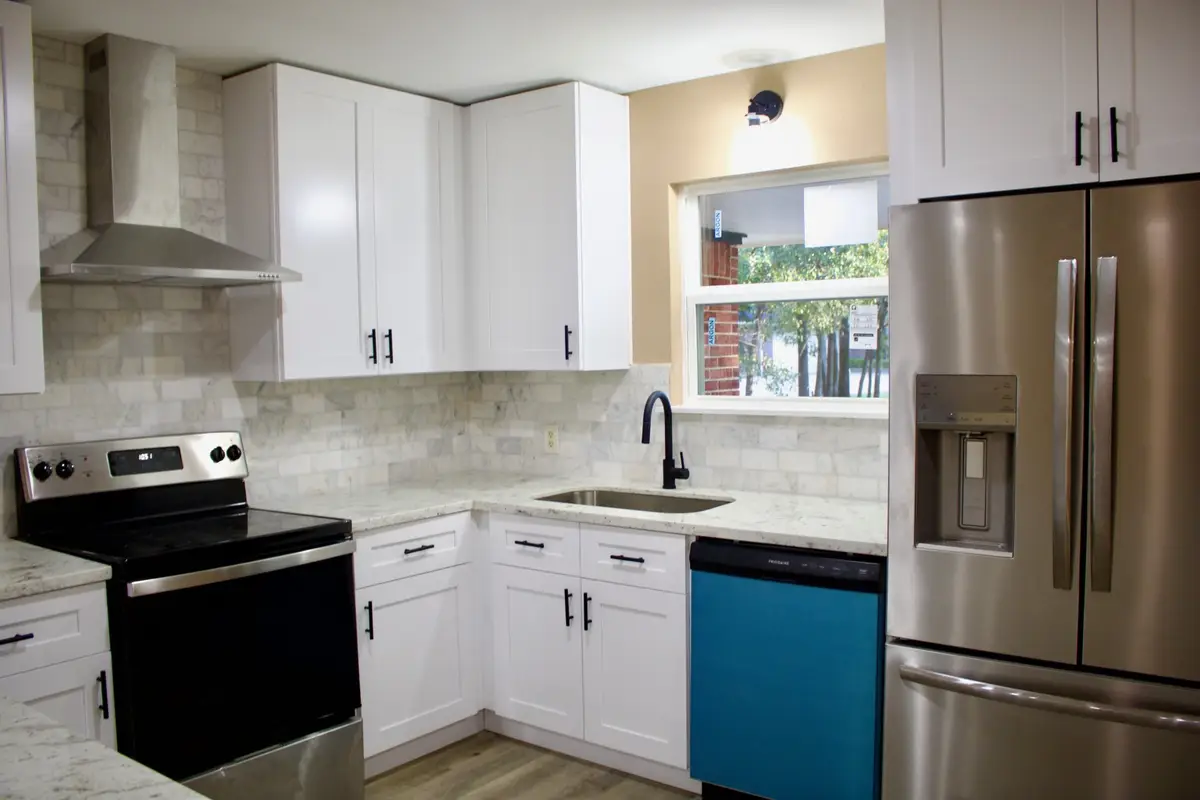 206 Hillcrest Drive, Conroe, TX 77303 - Image #1