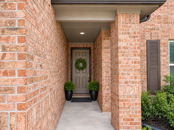 2040 Ezell Drive, Iowa Colony, TX 77583