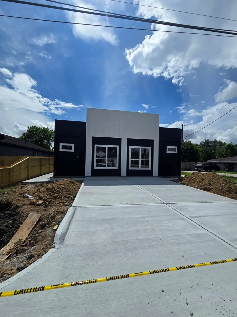 7900 Bowen Street #A-B, Houston, TX 77051 - #3