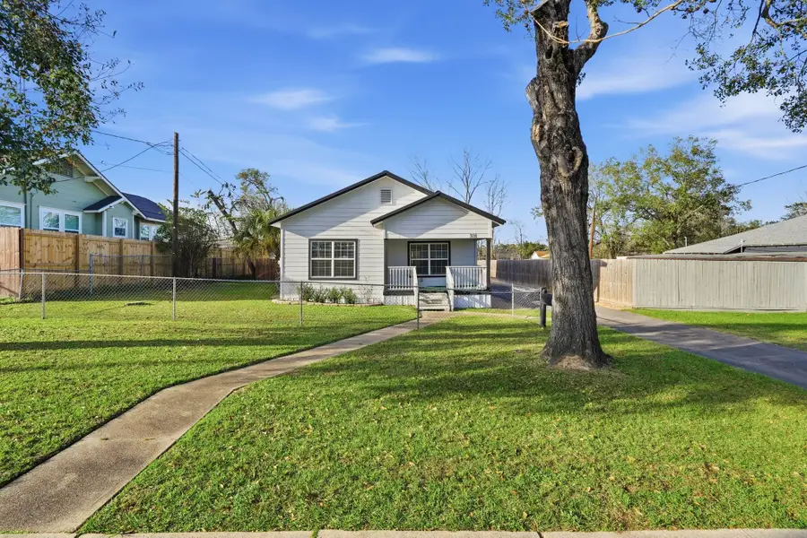 308 E Phillips Street, Conroe, TX 77301 - #2