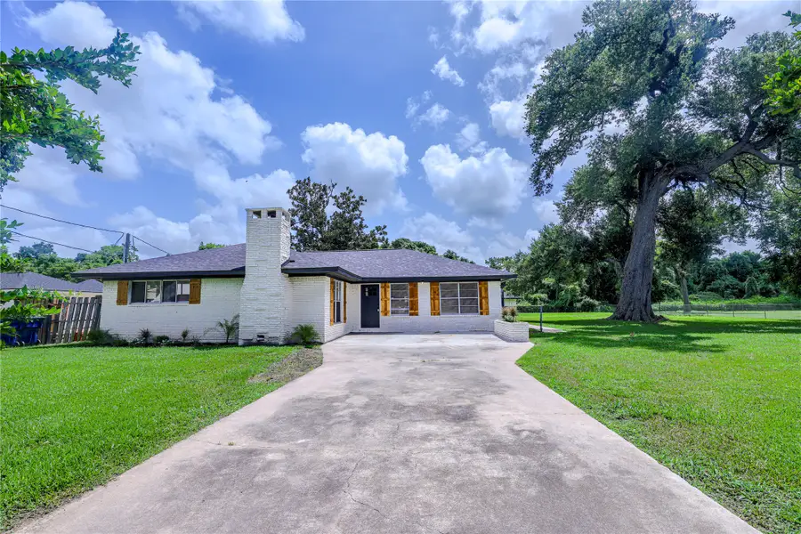 223 Lee Avenue, Jones Creek, TX 77541 - #2