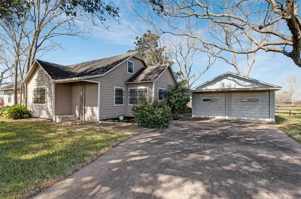 8439 Fm 442, Boling, TX 77420