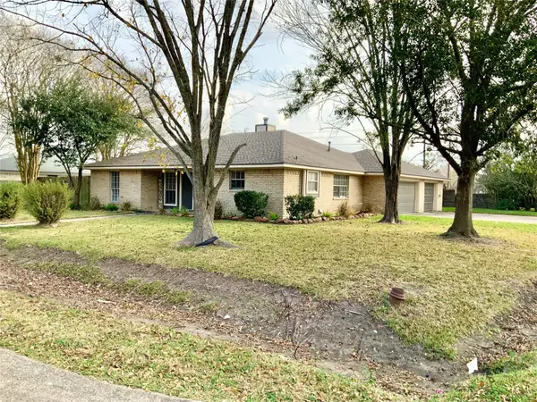 2402 Heather Street, Highlands, TX 77562