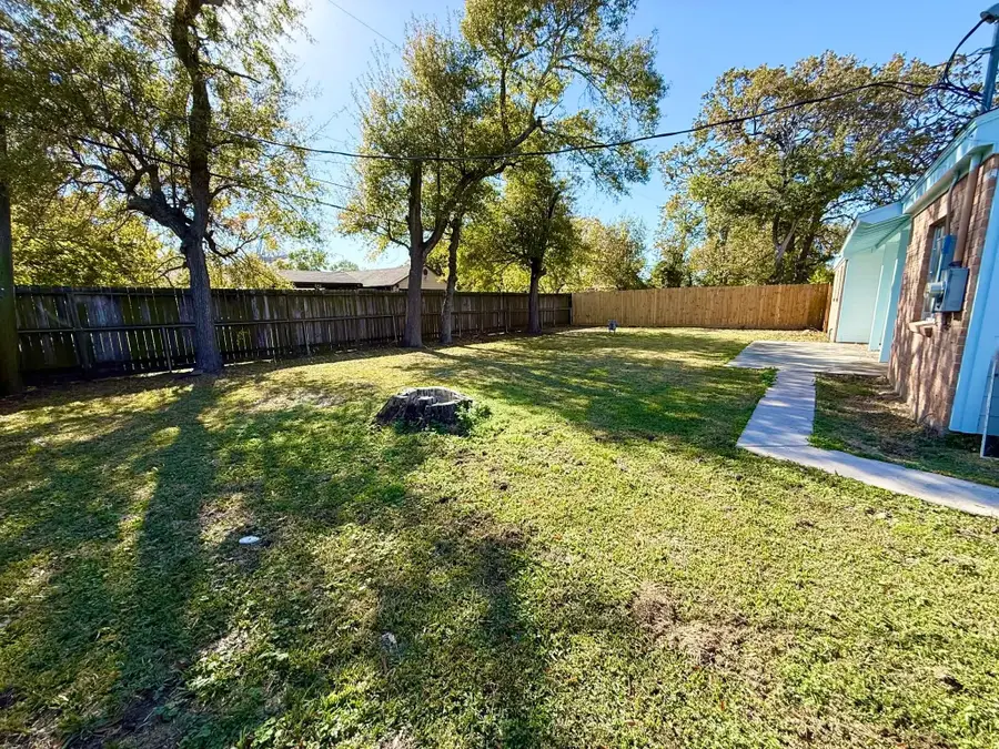 423 Baywood Street, Shoreacres, TX 77571 - Image #2