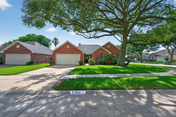 923 N Wellsford Drive, Pearland, TX 77584