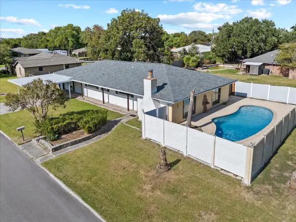 140 Bay Ridge Drive, Beach City, TX 77523
