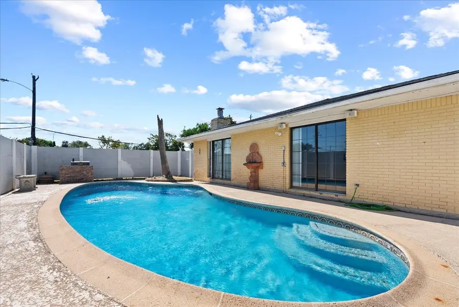 140 Bay Ridge Drive, Beach City, TX 77523 - #2