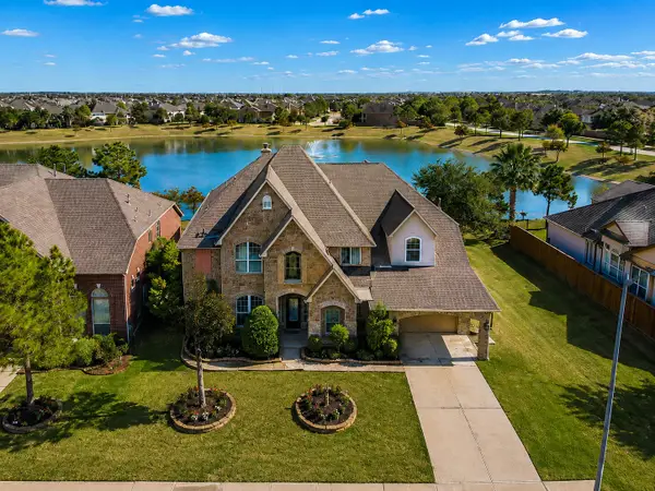 2421 Harbor Chase Drive, Pearland, TX 77584