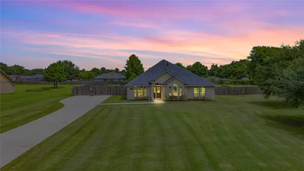 1001 Oak Street, Anahuac, TX 77514