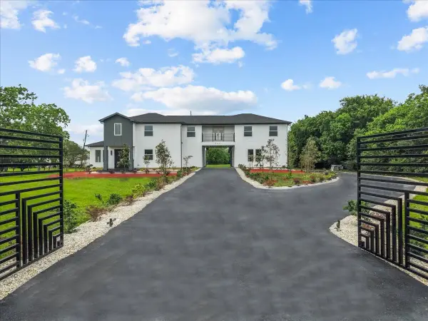 3237 Harkey Rd, Pearland, TX 77584