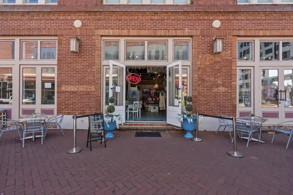 202 25th Street #100, Galveston, TX 77550