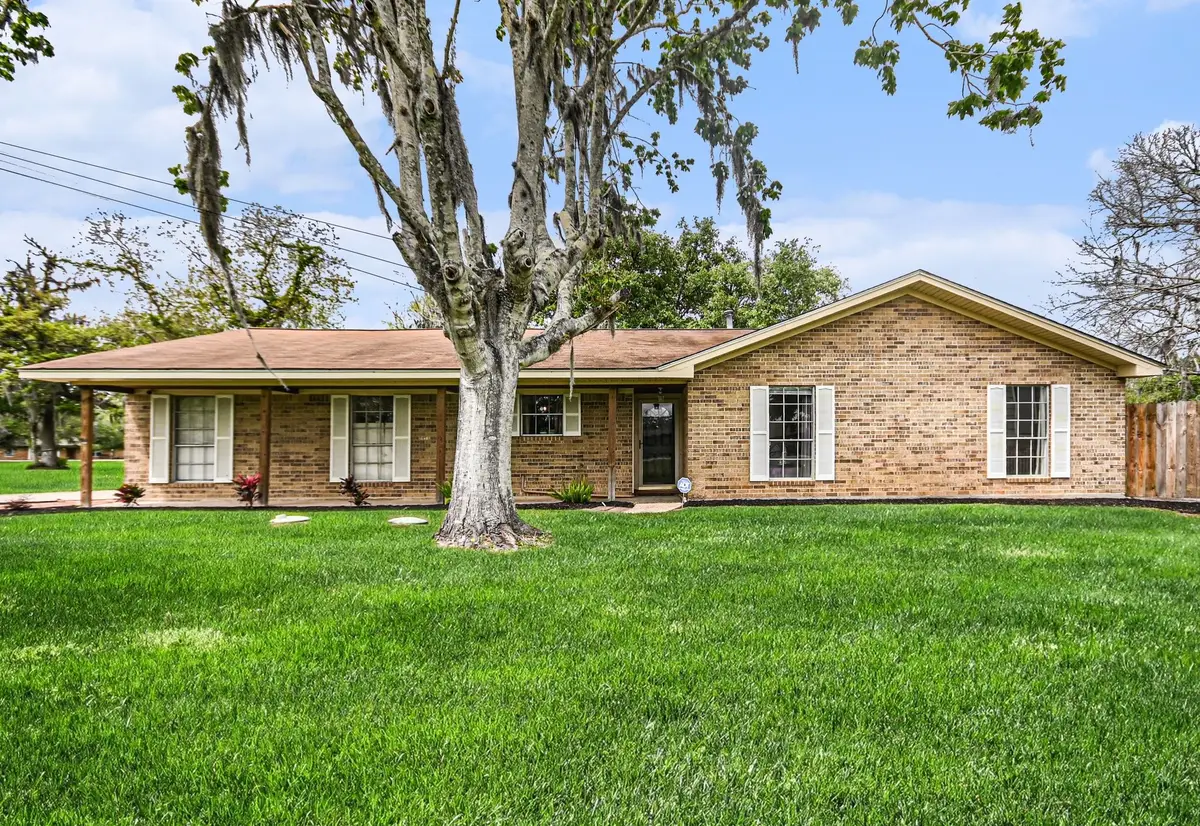 56 W Candlewood Street, Lake Jackson, TX 77566 - #1