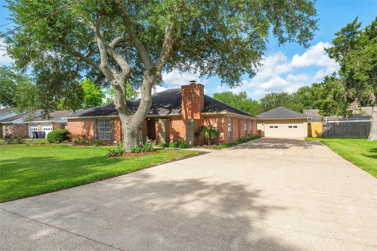 1604 S Hill Street, Alvin, TX 77511 - #1