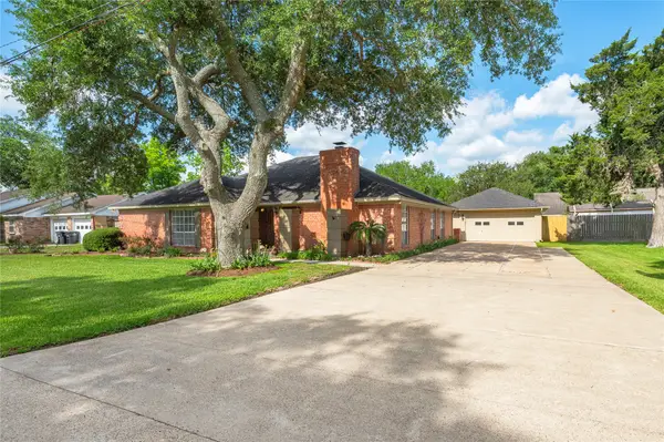 1604 S Hill Street, Alvin, TX 77511