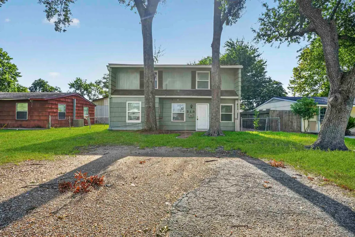 319 S 6th Street, La Porte, TX 77571 - #1