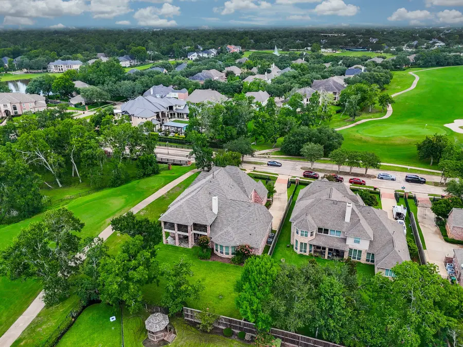 10 Waters Lake Boulevard, Missouri City, TX 77459 - Image #2